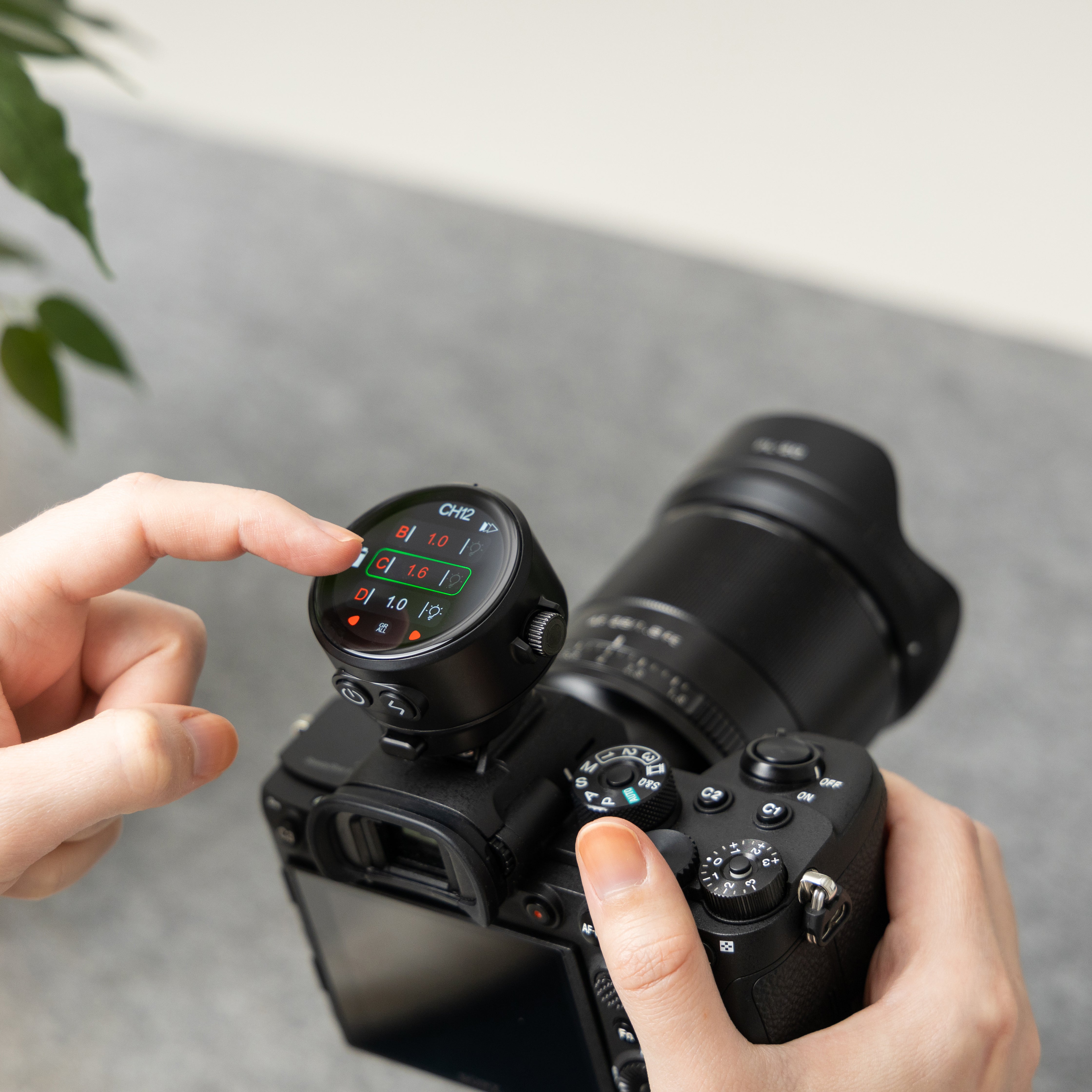 Profi Funksender TR-Q8 II Touch | für Studioblitze