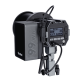 V-Mount Akku 99Wh V2 Pro – Produkt im Einsatz angesteckt